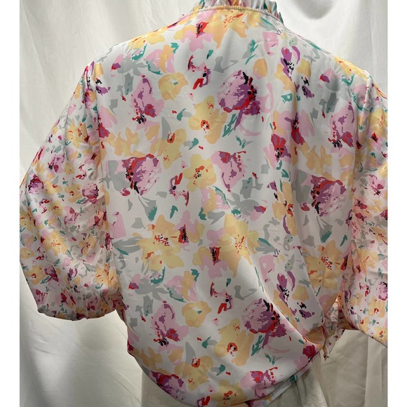 Springtime blouse just in time for bloom floral-inspired soft & feminine - Picture 3 of 10